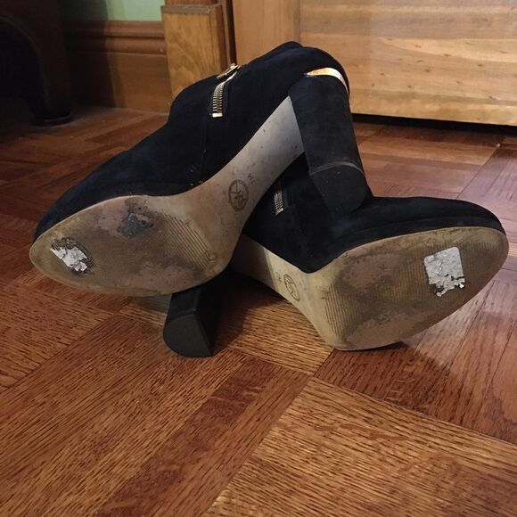 Michael Kors suede zip up ankle booties - Picture 4 of 6